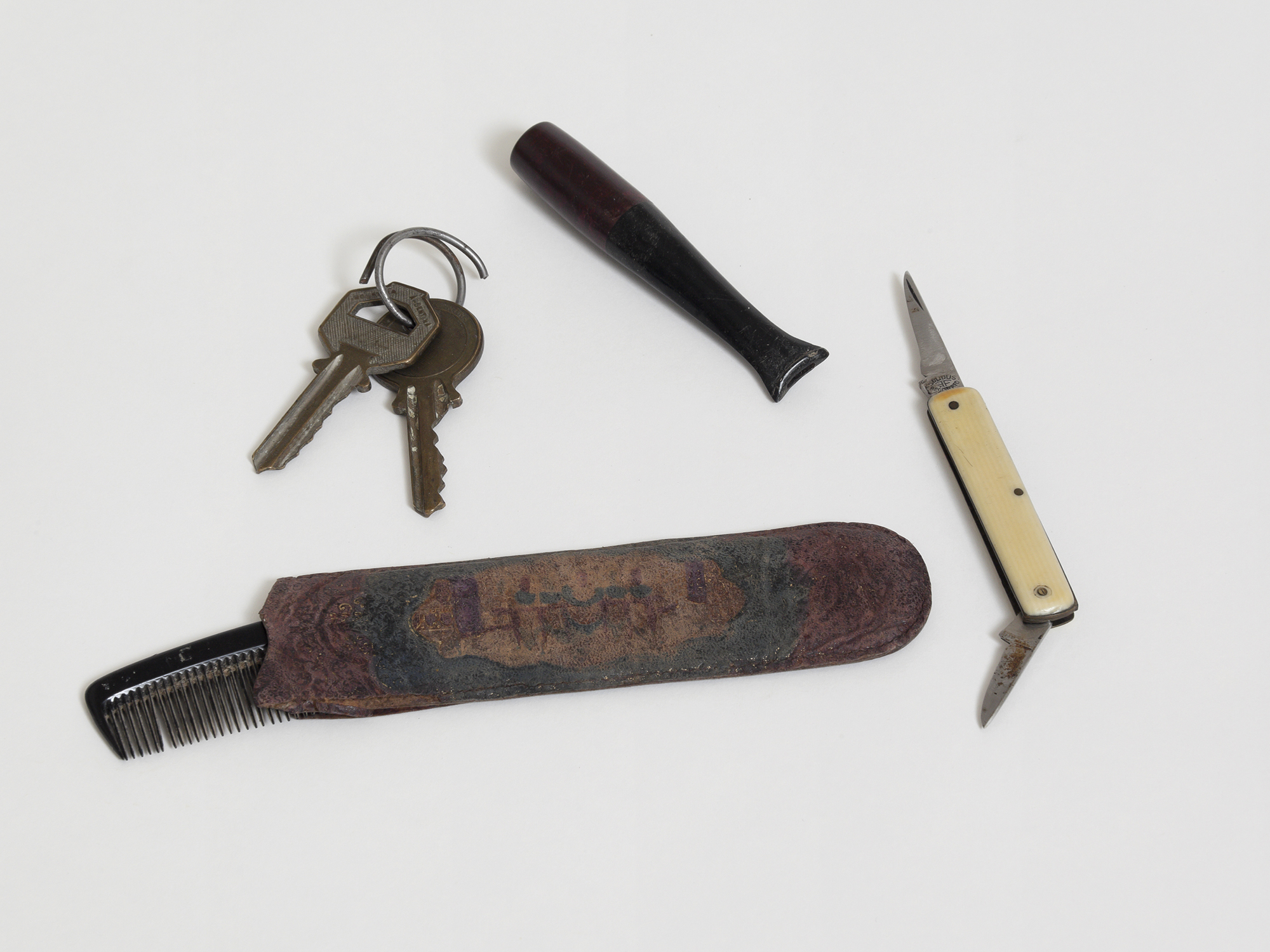 Comb, pocket knife, cigarette holder and keys to the house on Garibaldi Street found on Adolf Eichmann the night he was captured, May 11, 1960 Photo courtesy of Mossad Archive