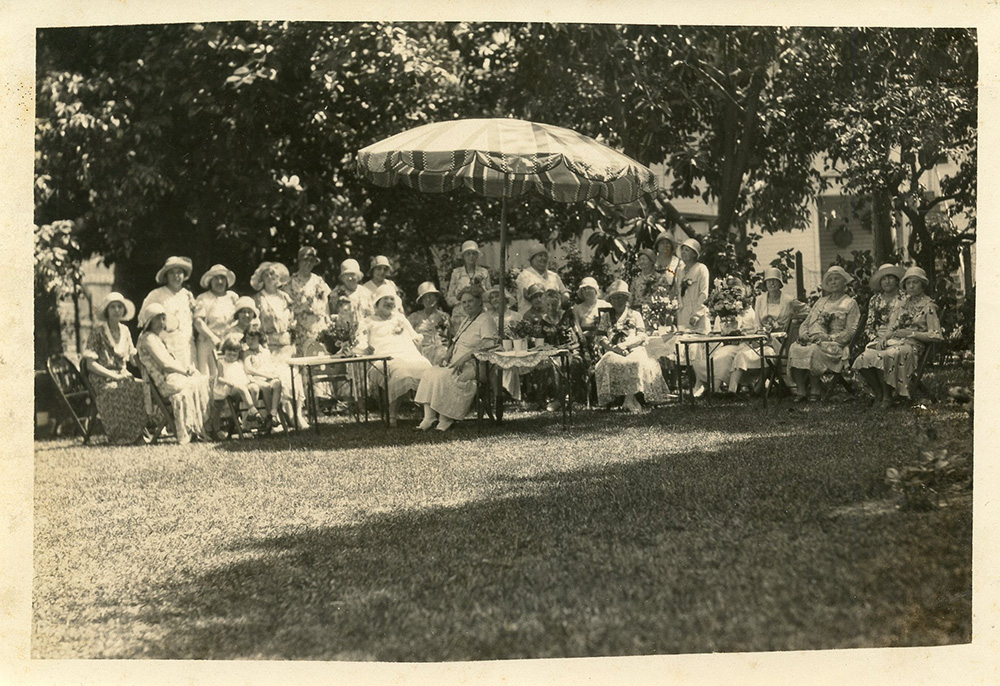 Women’s Town Improvement Association (WTIA) event c. 1910. Photo courtesy of the St. Petersburg Museum of History.