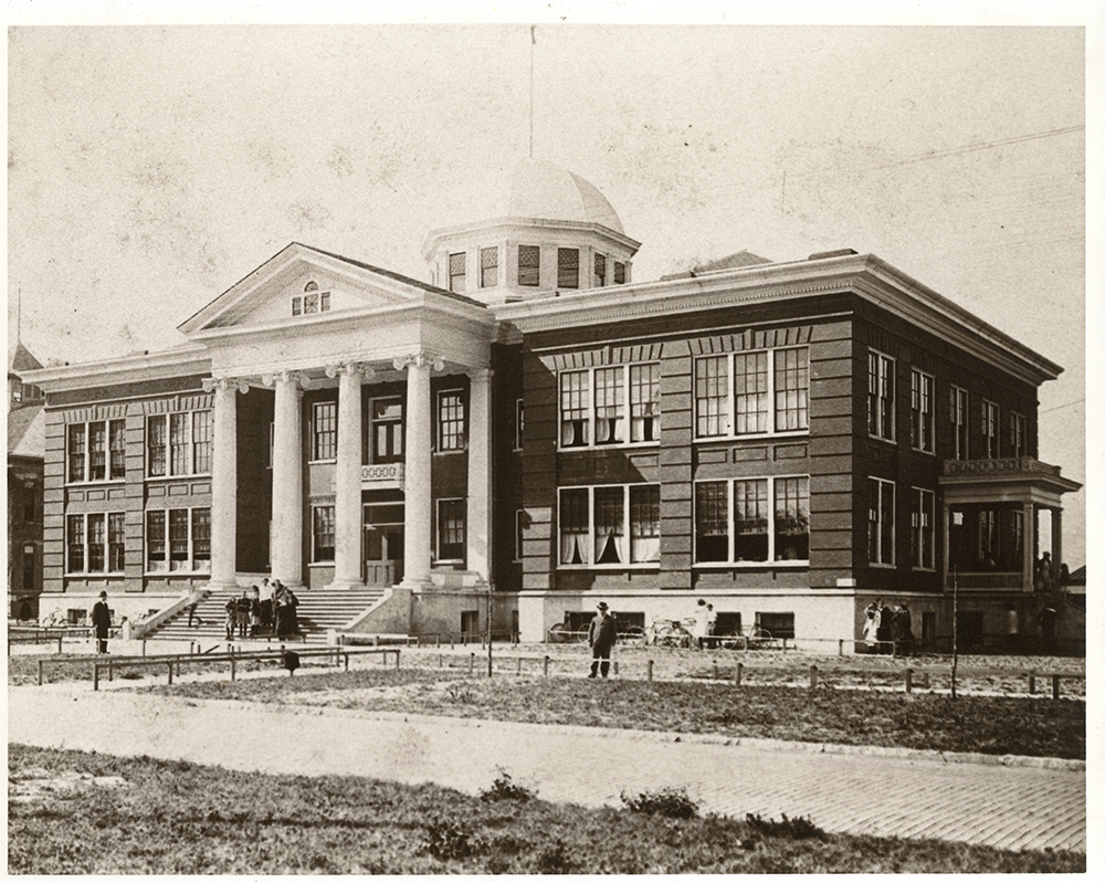 St. Petersburg High School Opened in 1911. Photo courtesy of the St. Petersburg Museum of History.