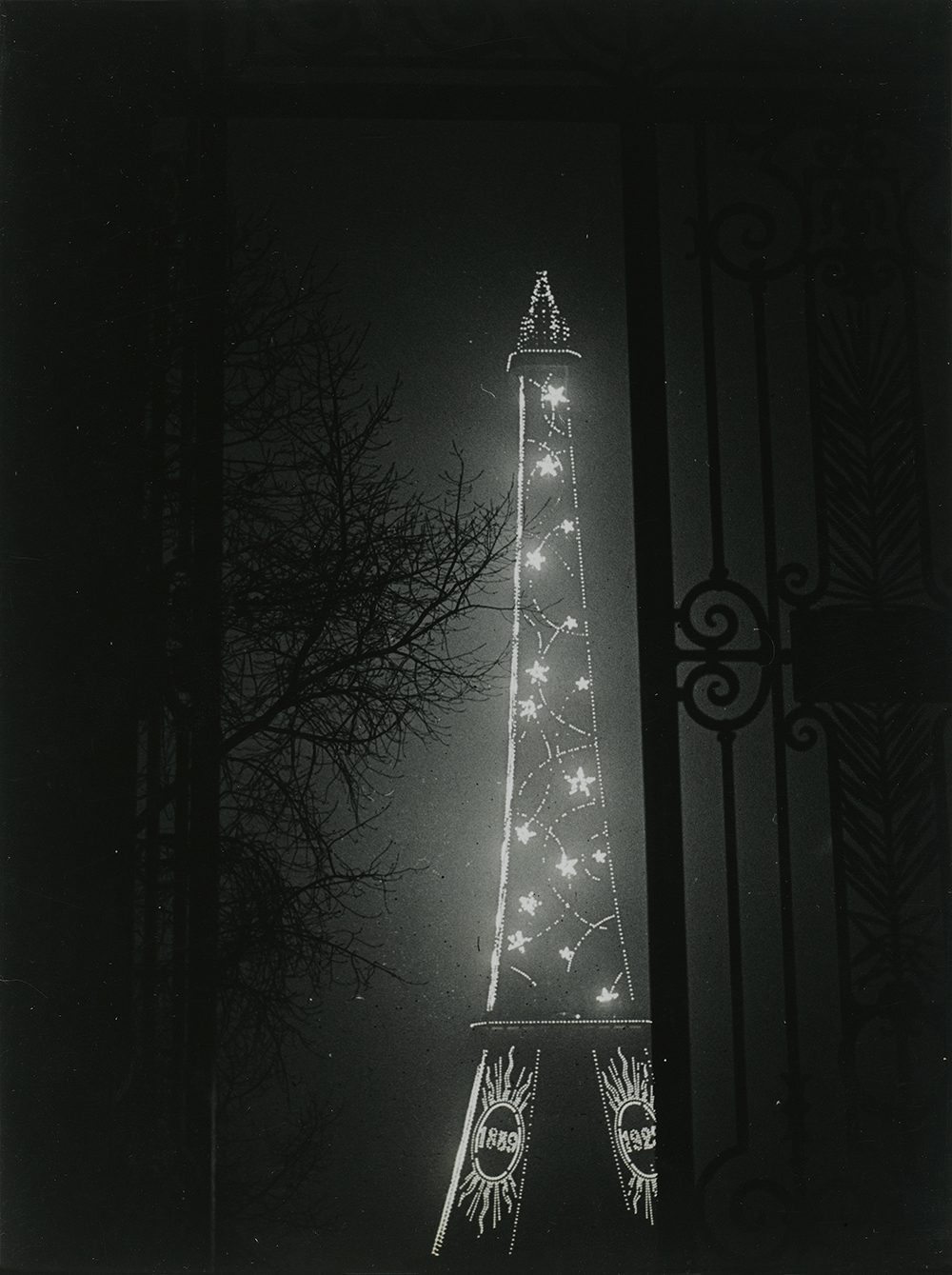 Brassaï (Gyula Halász) Tour Eiffel (Eiffel Tower), c.1930-32, photo © Philippe Migeat - Centre Pompidou, MNAM-CCI /Dist. RMN-GP © Estate Brassaï - RMN-Grand Palais. On display at the Dali Museum through April 9th.